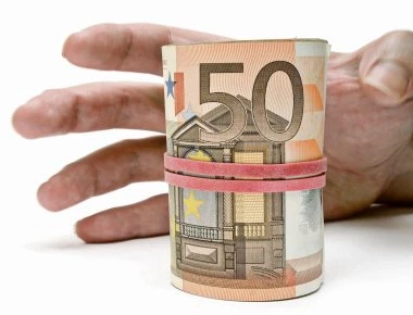 Έρχονται χιλιάδες αυτοματοποιημένες κατασχέσεις τραπεζικών καταθέσεων το 2019 από την Εφορία